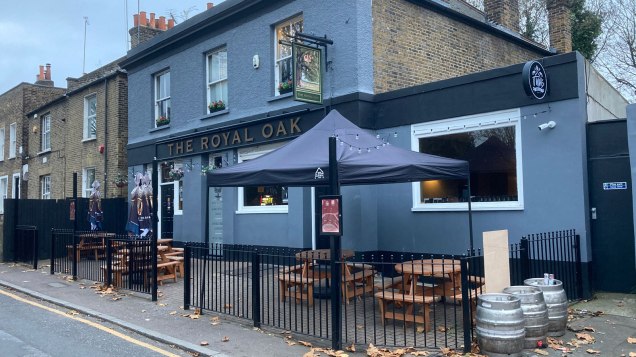 Royal Oak pub in Charlton Lane