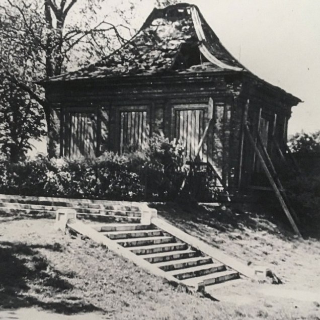 Charlton summer house